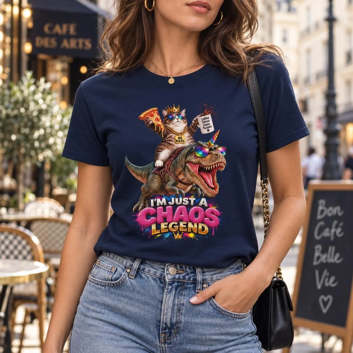 Katzen T-Shirt mit Chaos Legend Schriftzug und T-Rex Thema